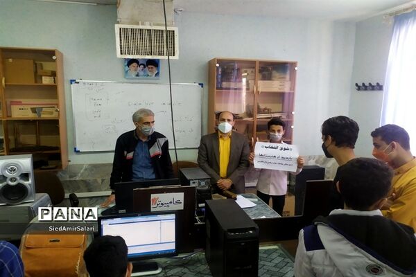 شوق انتخاب در بازدید دانش‌آموزان دبیرستان شاهد کاشمر از مرکز آموزش فنی و حرفه‌ای شهرستان