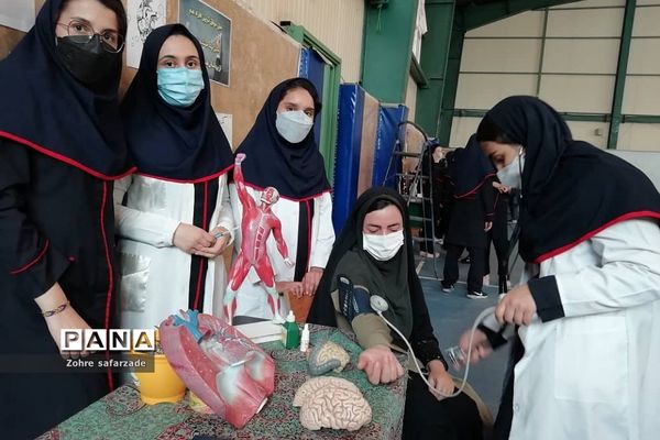 نمایشگاه هفته مشاغل در مدرسه استعدادهای درخشان فرزانگان رودهن