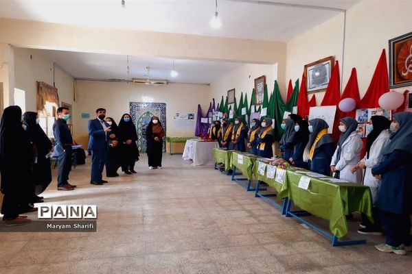 تجلیل از دانش‌آموزان منتخب مرحله نیمه نهایی لیگ علمی پایا ناحیه یک اهواز