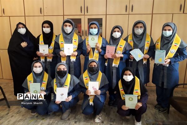 تجلیل از دانش‌آموزان منتخب مرحله نیمه نهایی لیگ علمی پایا ناحیه یک اهواز