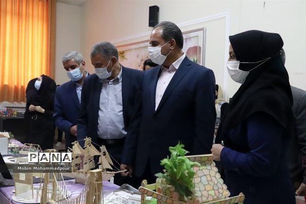 افتتاح نمایشگاه معرفی مشاغل در دبیرستان الزهرا تبریز