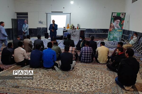 مراسم افطاری رفتگران و پاکبانان رودهن به همت بسیج و شهرداری
