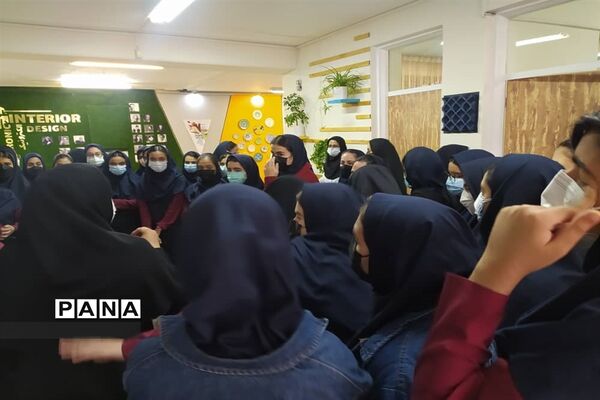 بازدید دانش‌آموزان کرجی از نمایشگاه اشتغال آفرین شناخت