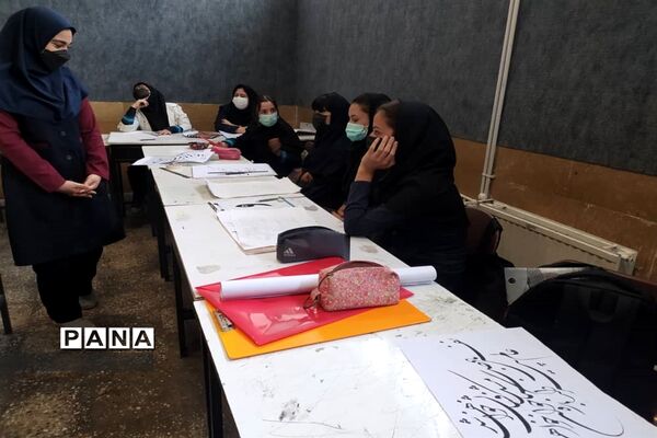 بازدید دانش‌آموزان کرجی از نمایشگاه اشتغال آفرین شناخت