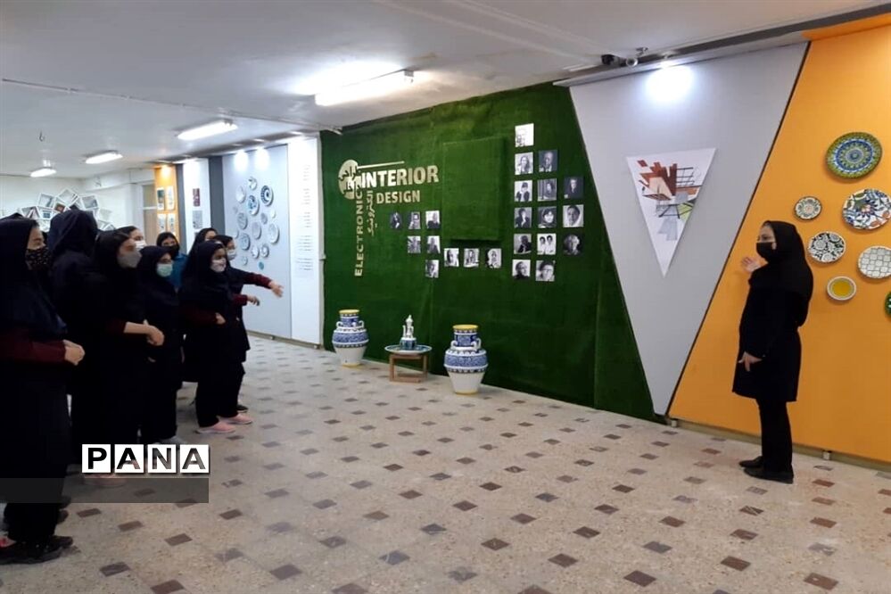 بازدید دانش‌آموزان کرجی از نمایشگاه اشتغال آفرین شناخت