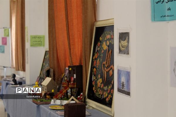 نمایشگاه مشاغل در دبیرستان فرهنگ کاشمر