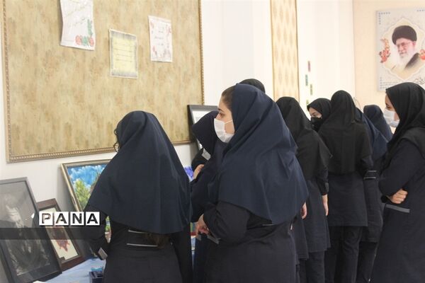 نمایشگاه مشاغل در دبیرستان فرهنگ کاشمر