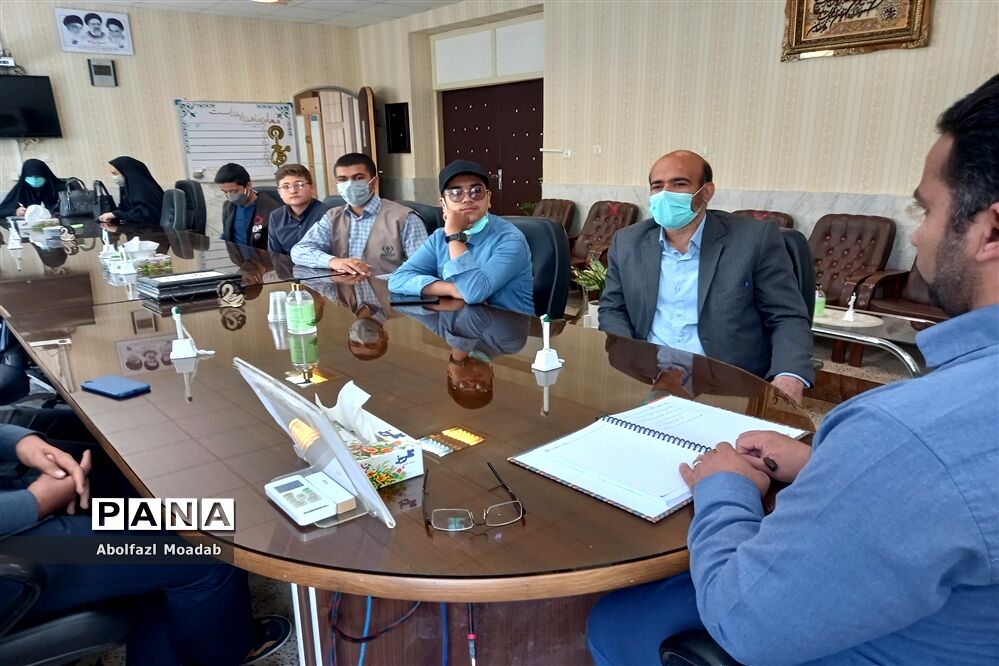 دیدار مدیر آموزش و پرورش کاشمر با مسئولان انجمن اسلامی دانش‌آموزی