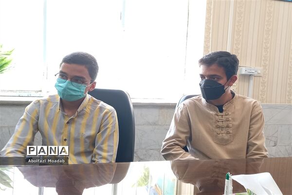دیدار مدیر آموزش و پرورش کاشمر با مسئولان انجمن اسلامی دانش‌آموزی