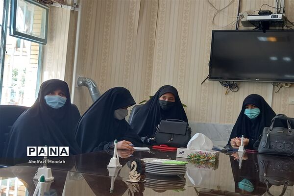 دیدار مدیر آموزش و پرورش کاشمر با مسئولان انجمن اسلامی دانش‌آموزی