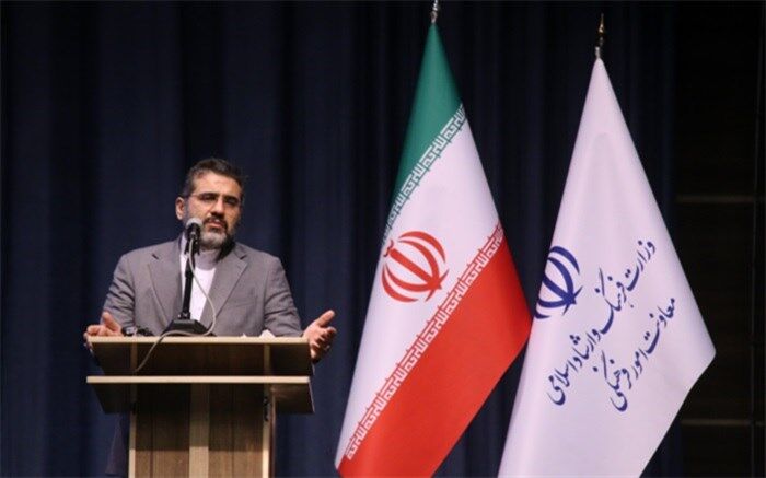 وزیر ارشاد : نخبگان فرهنگی، نهضت آموزش حوزه کتاب را آغاز کنند