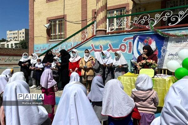 تقدیر از دانش‌آموزان فعال دبستان شهید‌سیفی شهرستان رباط کریم