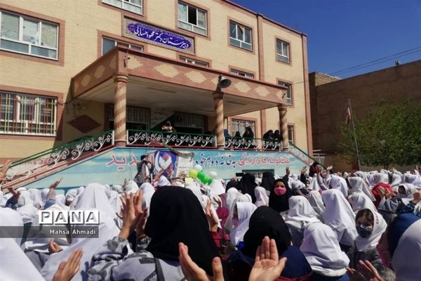 تقدیر از دانش‌آموزان فعال دبستان شهید‌سیفی شهرستان رباط کریم