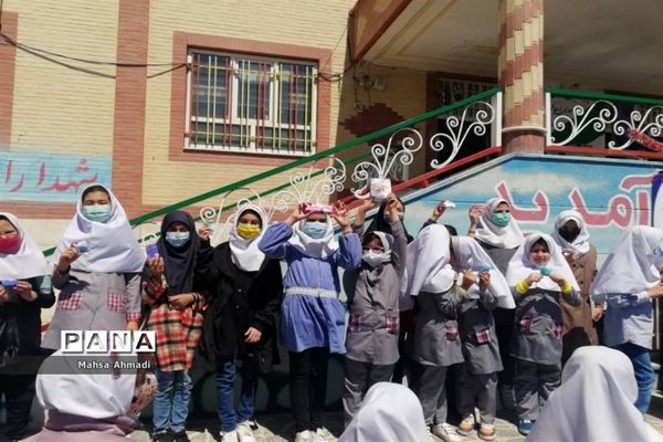 تقدیر از دانش‌آموزان فعال دبستان شهید‌سیفی شهرستان رباط کریم