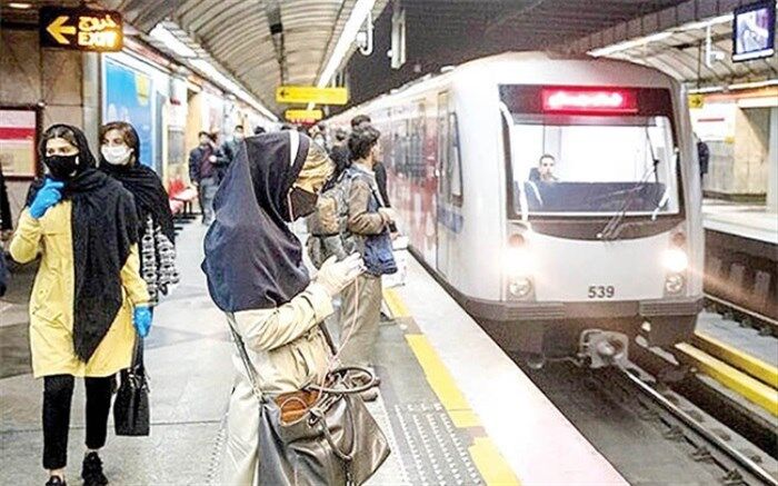 تردد روزانه ۴۵۰۰ دستفروش در مترو