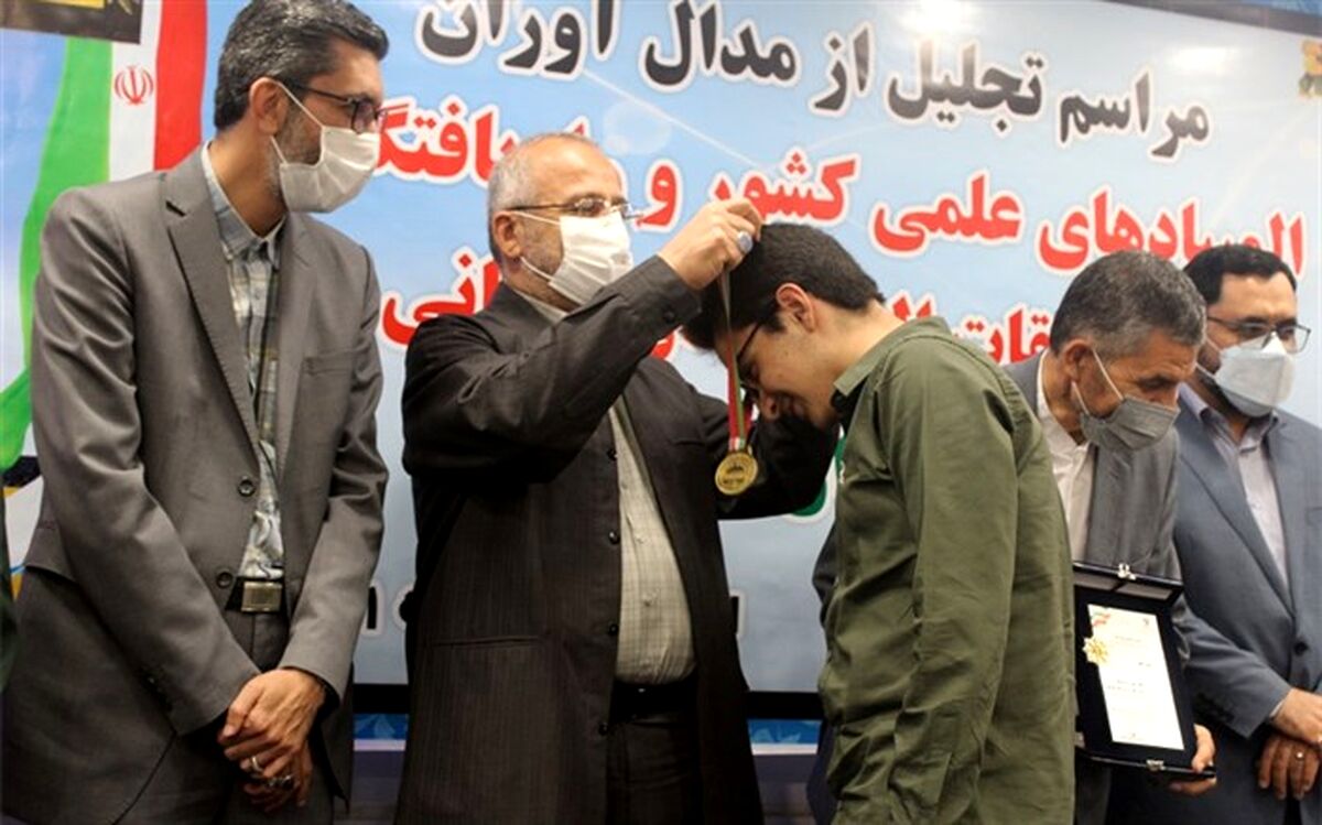 دانش‌آموزان مدال‌آور المپیادهای علمی کشور در قم تجلیل شدند