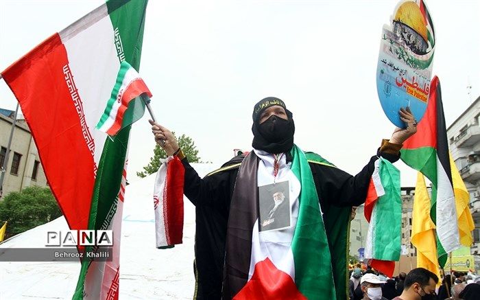 تبیین استکبارستیزی، حمایت از مظلومان و آمادگی برای جهاد در راه خدا در کتب درسی