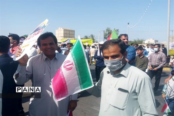 حضور پرشور دانش‌آموزان و فرهنگیان چابهار در راهپیمایی روز قدس