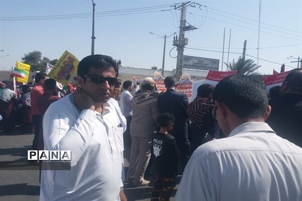 حضور پرشور دانش‌آموزان و فرهنگیان چابهار در راهپیمایی روز قدس