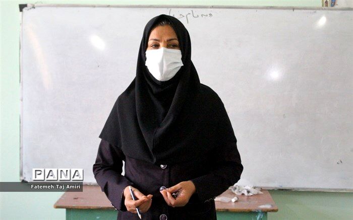 معلمان در جایگاه بلند افسران سپاه پیشرفت کشور هستند