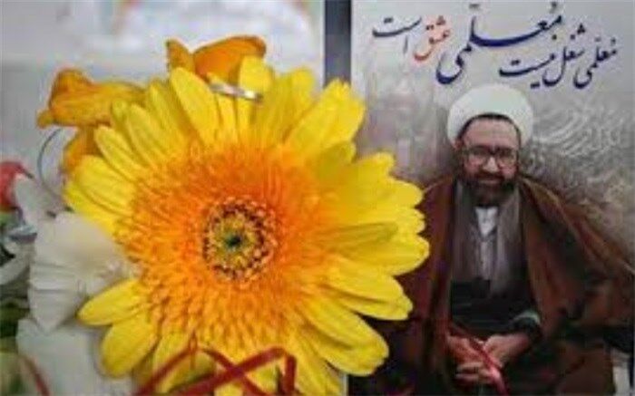 معلمان با دانش خویش فردایی باشکوه را نوید می‌دهند