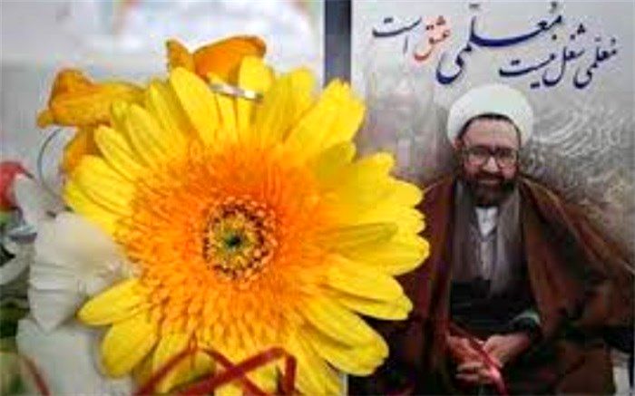 معلمان با دانش خویش فردایی باشکوه را نوید می‌دهند