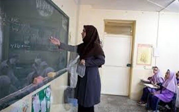 معلم شمعی  است که می‌سوزد تا بسازد