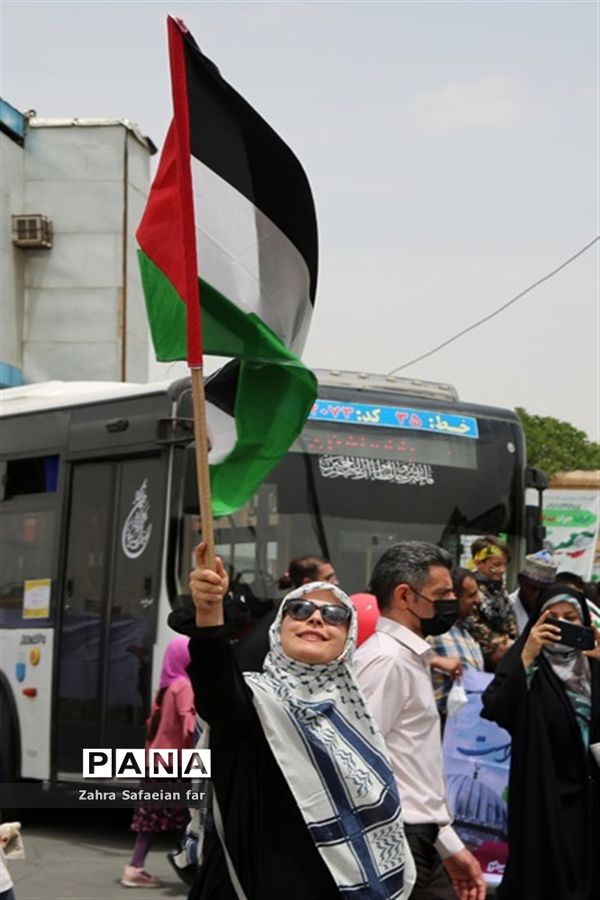 فریاد ظلم ستیزی مردم شیراز در آخرین جمعه ماه مبارک رمضان