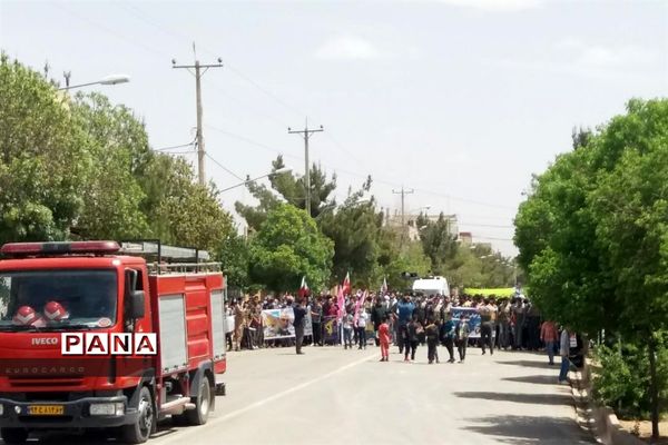 حضور دانش‌آموزان پیشتاز سازمان دانش‌آموزی سرچهان در راهپیمایی روز قدس