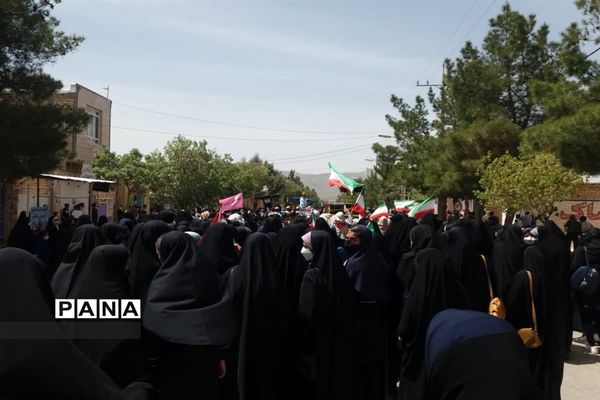 حضور دانش‌آموزان پیشتاز سازمان دانش‌آموزی سرچهان در راهپیمایی روز قدس