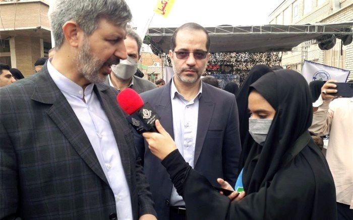 بازدید معاونان وزیر آموزش و پرورش از غرفه مجلس دانش‌آ‌موزی قم