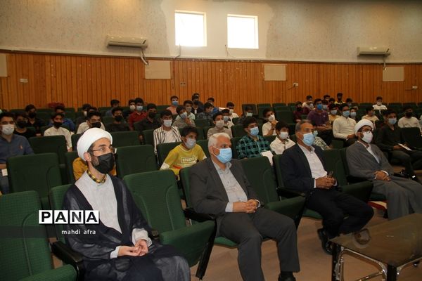 برگزاری جشن تکلیف دانش‌آموزان دبیرستان شهید‌باهنر شهرستان بهبهان