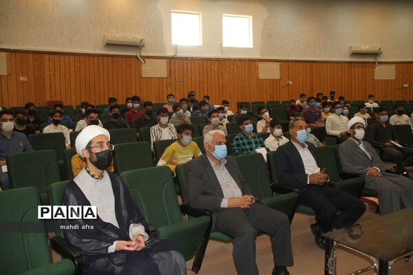 برگزاری جشن تکلیف دانش‌آموزان دبیرستان شهید‌باهنر شهرستان بهبهان