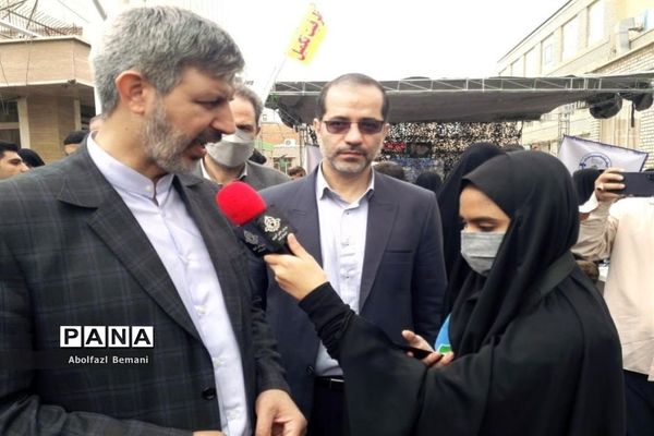 برپایی غرفه همگام با کودکان مظلوم فلسطین در قم