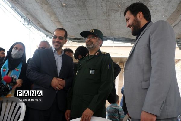 برپایی غرفه همگام با کودکان مظلوم فلسطین در قم