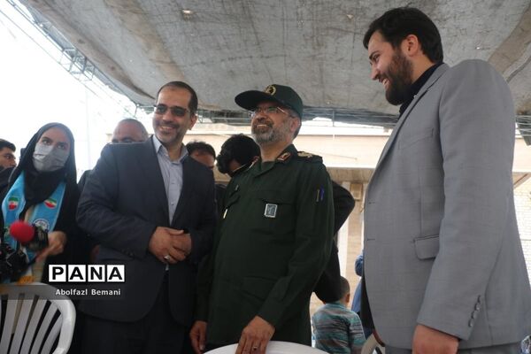 برپایی غرفه همگام با کودکان مظلوم فلسطین در قم