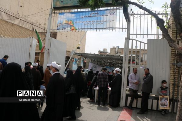 برپایی غرفه همگام با کودکان مظلوم فلسطین در قم