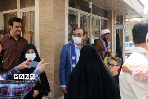 برپایی غرفه همگام با کودکان مظلوم فلسطین در قم