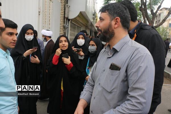 برپایی غرفه همگام با کودکان مظلوم فلسطین در قم