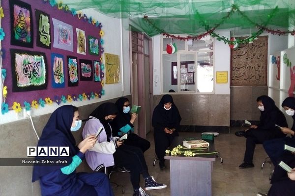 برگزاری محفل انس با قرآن و نشست‌های دینی در مدرسه سما رودهن
