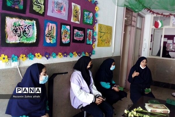 برگزاری محفل انس با قرآن و نشست‌های دینی در مدرسه سما رودهن