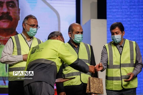 مراسم تجلیل از کارگران شهرداری تهران