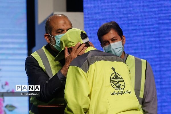 مراسم تجلیل از کارگران شهرداری تهران