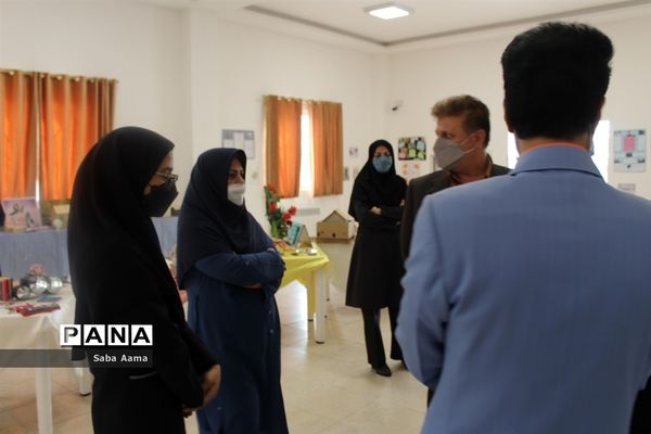 افتتاح نمایشگاه مشاغل در دبیرستان فرهنگ شهرستان کاشمر