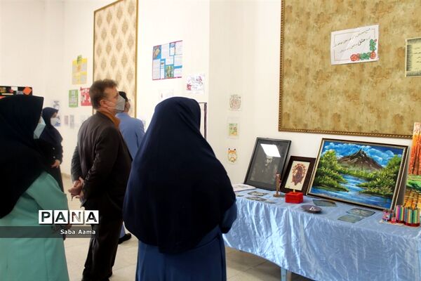 افتتاح نمایشگاه مشاغل در دبیرستان فرهنگ شهرستان کاشمر