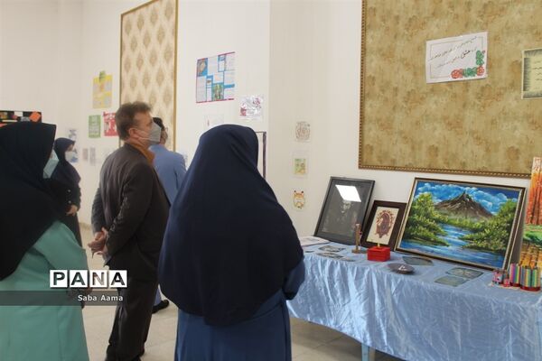 افتتاح نمایشگاه مشاغل در دبیرستان فرهنگ شهرستان کاشمر