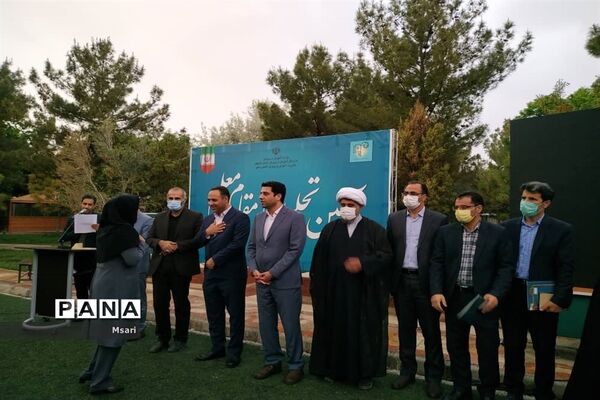 مراسم تجلیل از مقام معلم در شهرستان شاهین‌شهر