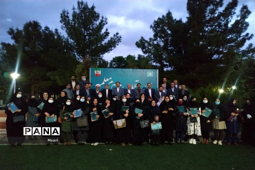 مراسم تجلیل از مقام معلم در شهرستان شاهین‌شهر