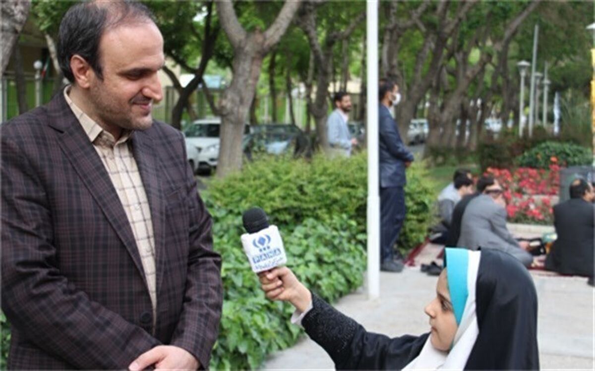 معلم، رسول راستی و درستی و سفیر صداقت و سرفرازی است