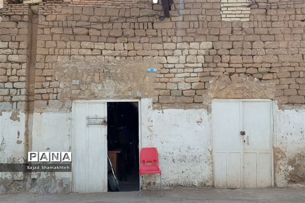 کارگران مشغول کارند